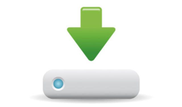 Ein grüner Pfeil zeigt nach unten auf ein grau-weißes, abgerundetes Rechteck. Das Symbol stellt einen Download oder das Speichern von Daten dar.